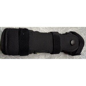 ARYSE WRIST BRACE Size Universal Model # AY-3916 NEW In Packaging